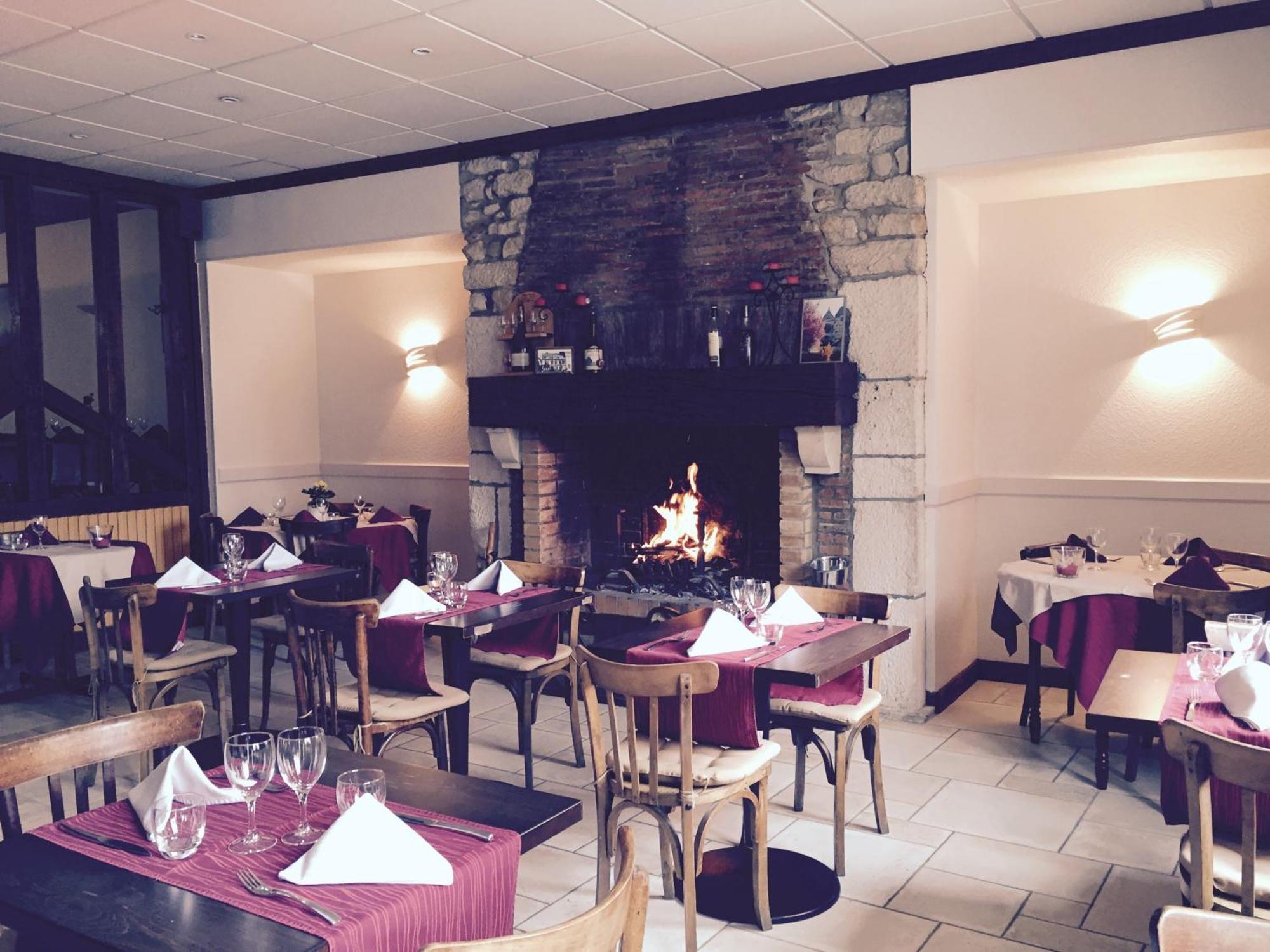 Hotel Du Commerce Bar-sur-Seine Екстериор снимка